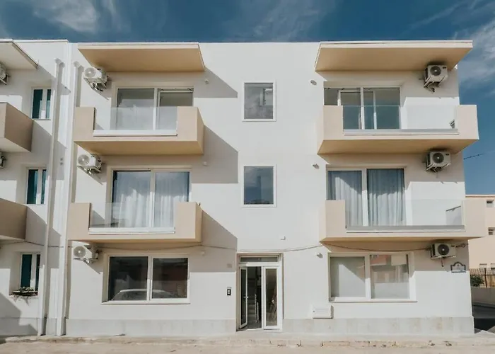 The Sun 365 - Sea View Apartment